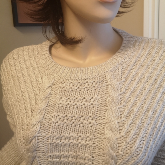 100% Wool Sweater - Picture 2 of 9